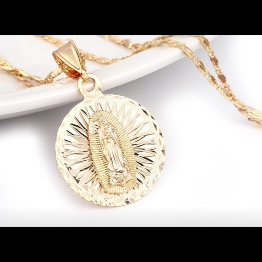 18k Gold plated virgen de Guadalupe pendant/chain
